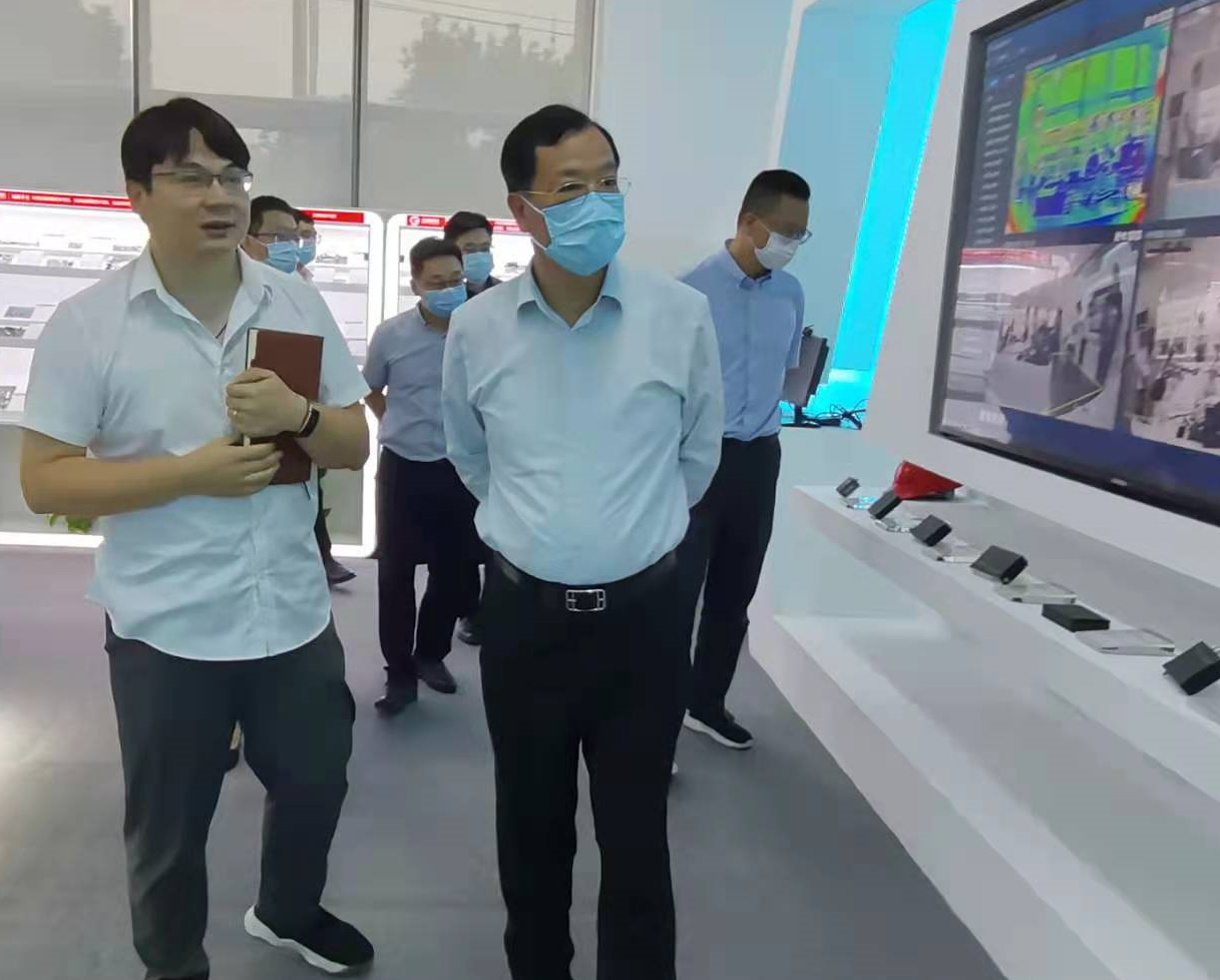 區(qū)委書記許小波、區(qū)管委會(huì)主任倪云澤等領(lǐng)導(dǎo)蒞臨海圖科技參觀指導(dǎo)
